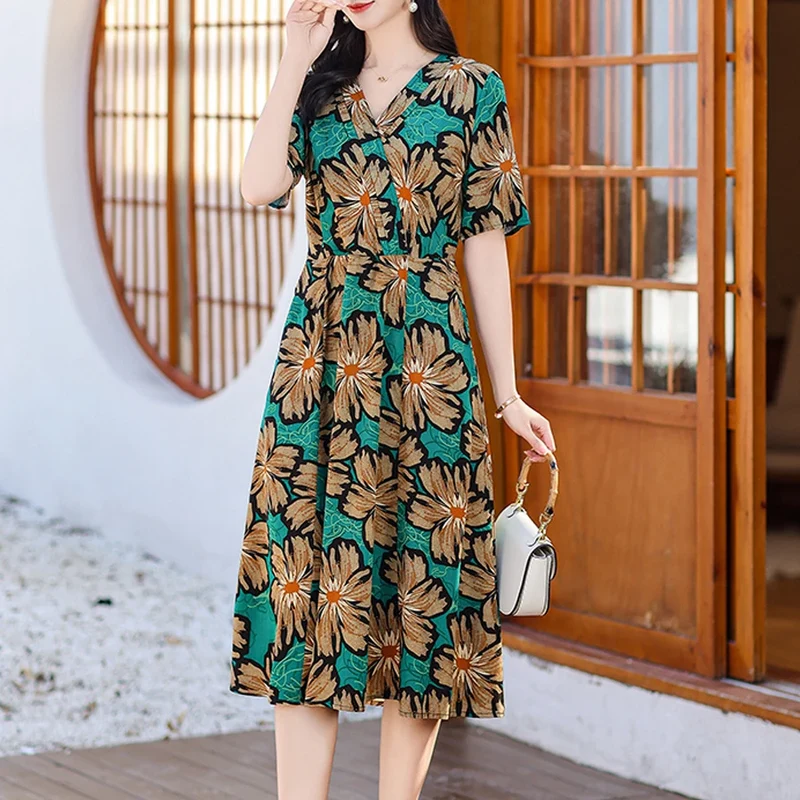 Verleihen Sie Ihrem Stil mit unserem eleganten Sommerkleid mit Blumenmuster das gewisse Etwas
