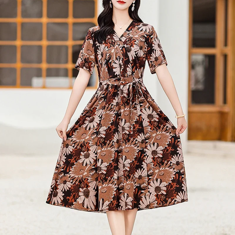 Verleihen Sie Ihrem Stil mit unserem eleganten Sommerkleid mit Blumenmuster das gewisse Etwas