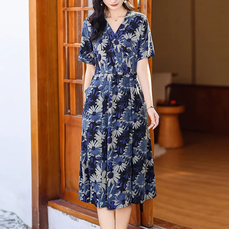 Verleihen Sie Ihrem Stil mit unserem eleganten Sommerkleid mit Blumenmuster das gewisse Etwas