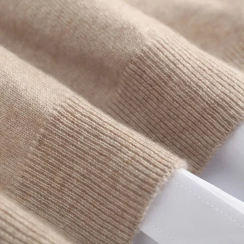 Verleihen Sie Ihrem Stil mit unserem Kaschmirpullover für Herren das gewisse Etwas.