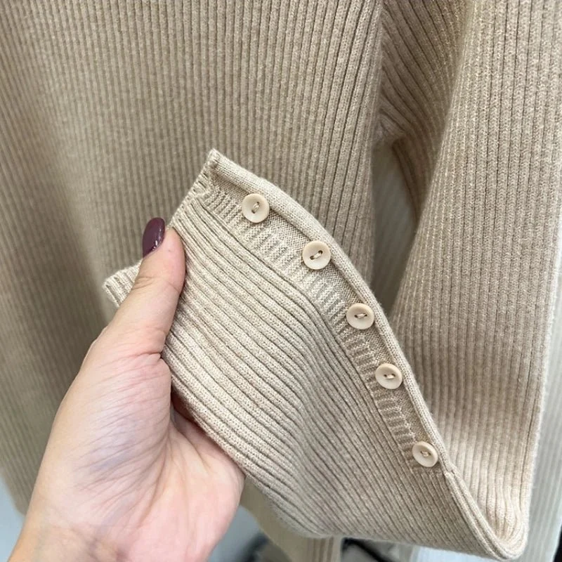 Schmal geschnittener Damen-Rollkragenpullover mit Knöpfen – weicher Stretch-Strickpullover für Herbst/Winter