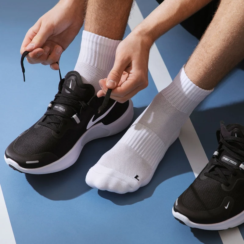 Mittelhohe Laufsocken | Schwarz-Weiß