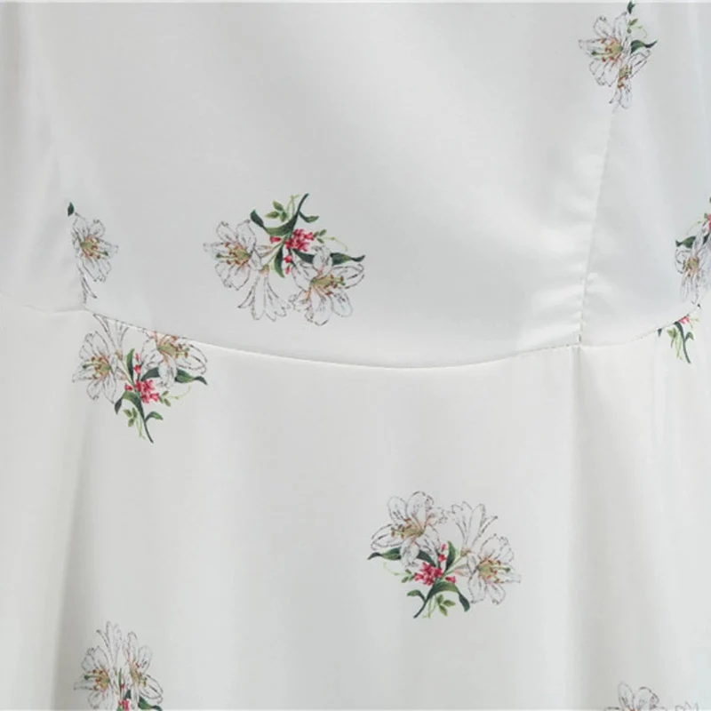 Vintage-Cocktailkleid mit Blumenmuster: Verleihen Sie Ihrem Stil zeitlose Eleganz.