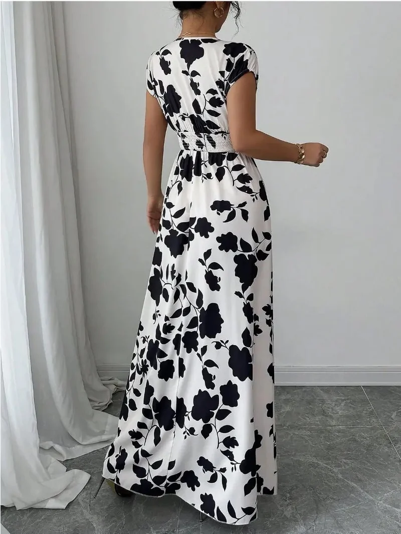Verleihen Sie Ihrem Sommer-Look mit unserem Damen-Sommerkleid mit V-Ausschnitt das gewisse Etwas.