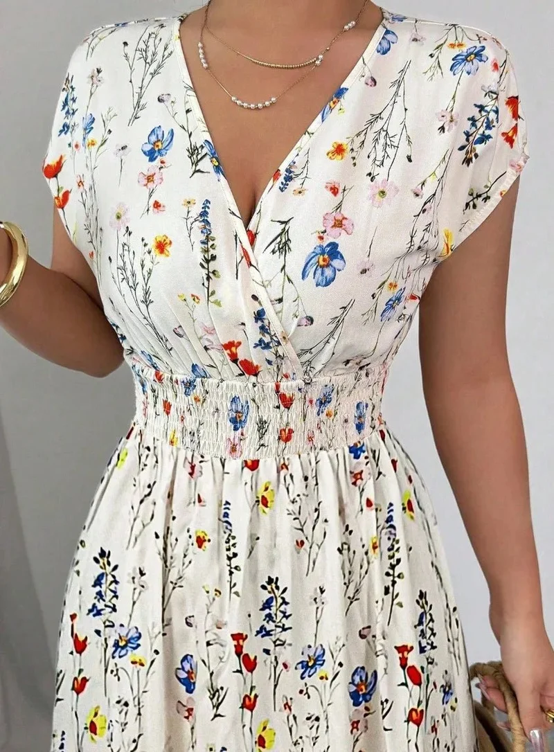 Verleihen Sie Ihrem Sommer-Look mit unserem Damen-Sommerkleid mit V-Ausschnitt das gewisse Etwas.