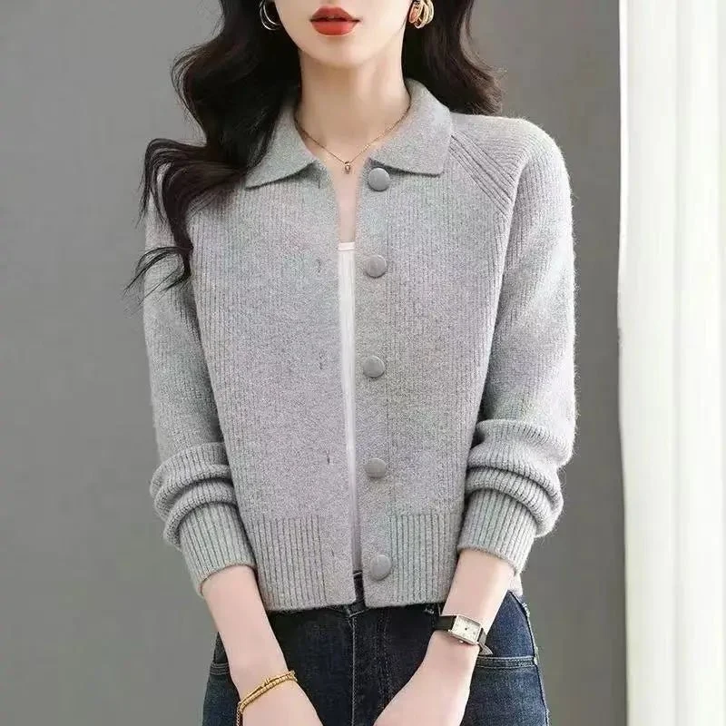Langer Damen-Strickcardigan mit Revers – Knopfleiste, schweres, kuscheliges Strickmaterial