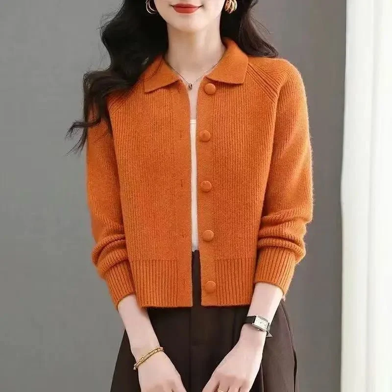 Langer Damen-Strickcardigan mit Revers – Knopfleiste, schweres, kuscheliges Strickmaterial