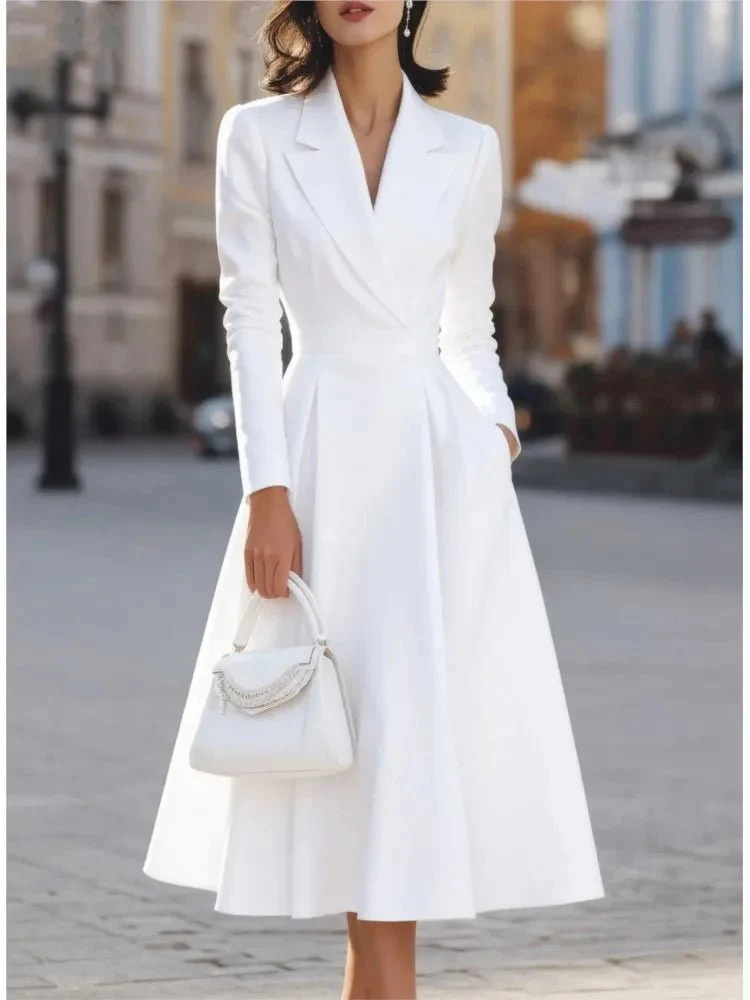 Unterstreichen Sie Ihre Eleganz mit unserem lässigen Maxikleid mit langen Ärmeln