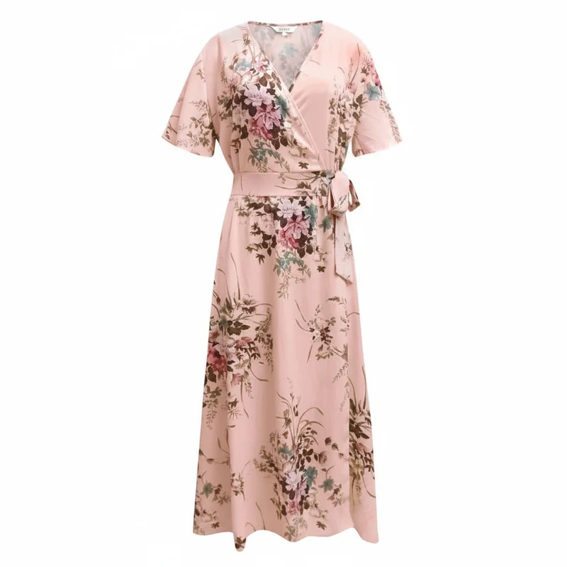 Verleihen Sie Ihrem Stil mit unserem geblümten Maxikleid in Übergröße das gewisse Etwas – perfekt für jeden Anlass!