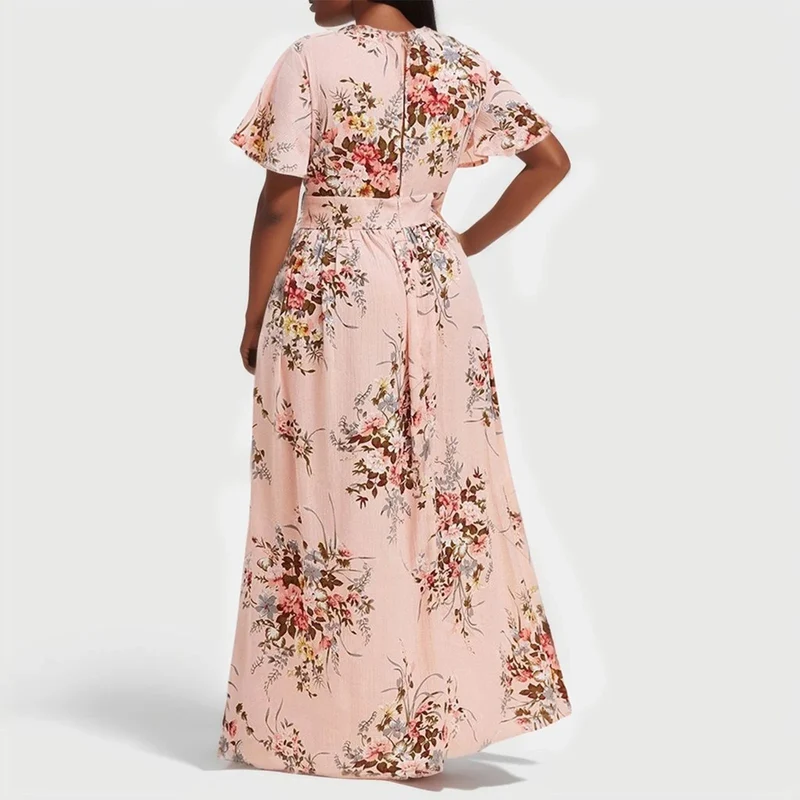 Verleihen Sie Ihrem Stil mit unserem geblümten Maxikleid in Übergröße das gewisse Etwas – perfekt für jeden Anlass!