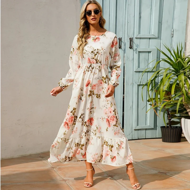 Mühelos elegant: Das geblümte Maxikleid im Boho-Stil für jeden Anlass