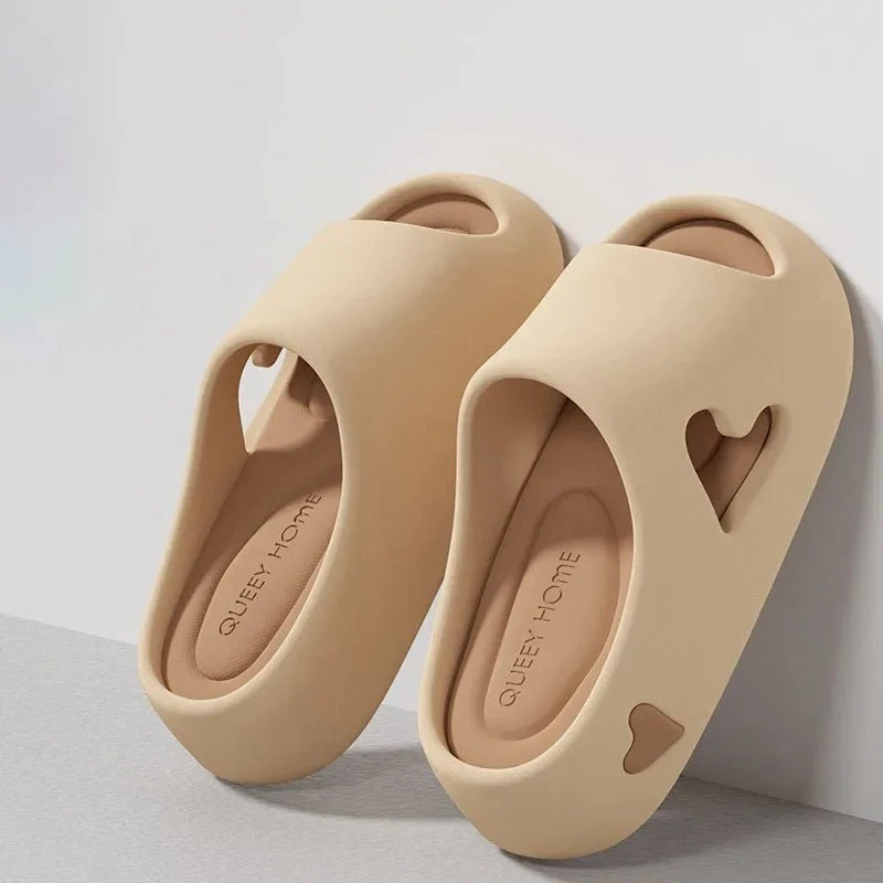 Steigern Sie Ihren Komfort mit Damen-Sommer-Plateau-Slippern.