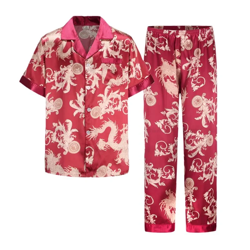 Herren-Pyjama-Set aus Satin: Langarmhemd und Hose aus Eisseide, Bademantel mit Tasche