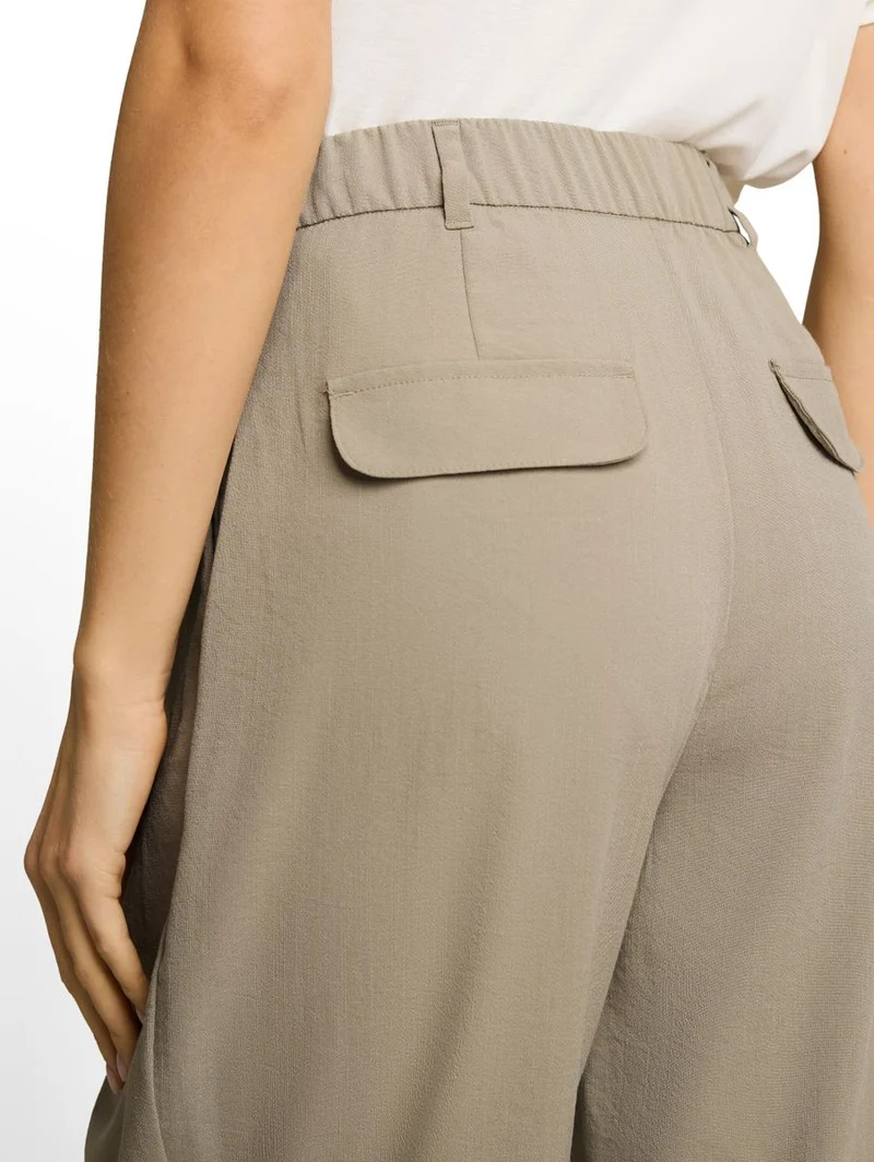 Cropped Barrel Hose